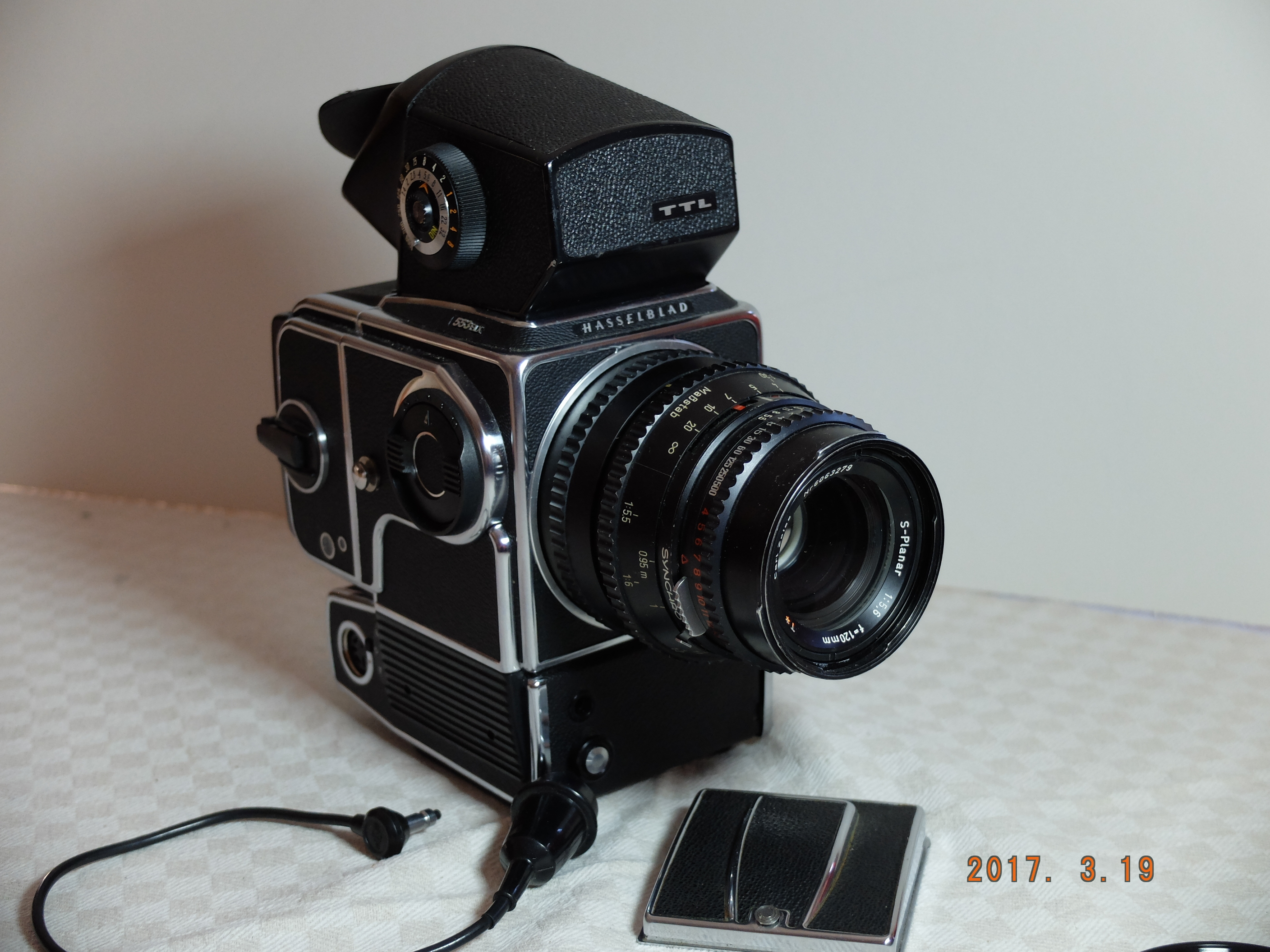 MYYTY - MYYTY Hasselblad 553 ELX+Carl Zeissin 120mm/5,6 S-planar+kasetti+ prisma+lankalaukaisin 