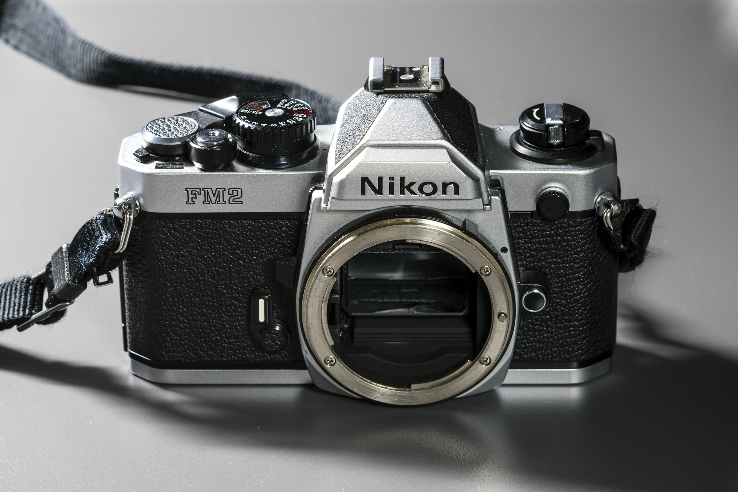 Nikon_FM2N_FRONT.jpg