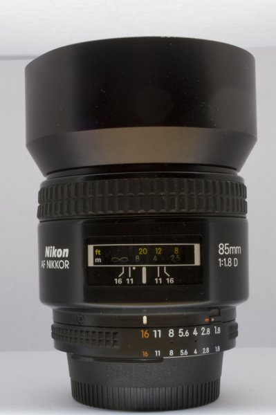 Nikkor85_side.jpg