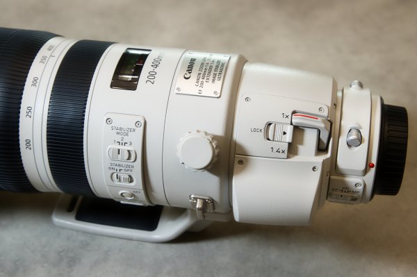 Canon EF 200-400 L polttovälimuunnin.jpg