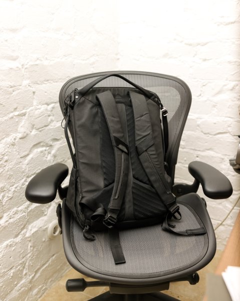 PEAK-DESIGN-backpack-9912.jpg