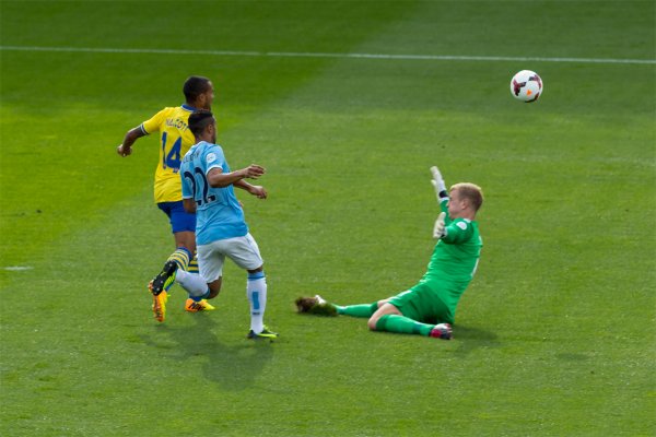 2013-08-10_TheoWalcott_Arsenal-ManC_Helsinki.jpg