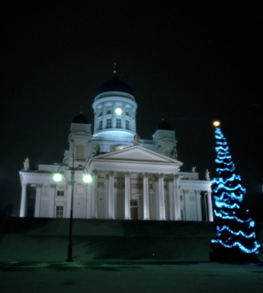 Tuomiokirkko, Agfa Isola pinhole, f233, 4m45s.jpg