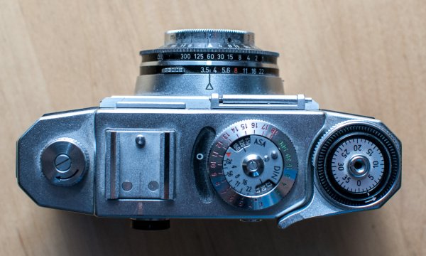 zeiss_ikon_top.jpg