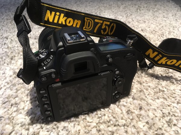 d750_back.jpg