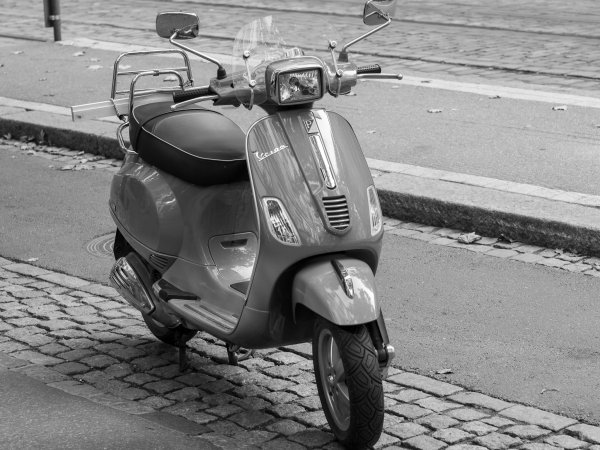 Streets Helsinki 2018-09-08 11.59.15  E-M5MarkII 1_160s ISO200 CV Nokton 35mm_F1.4.jpg