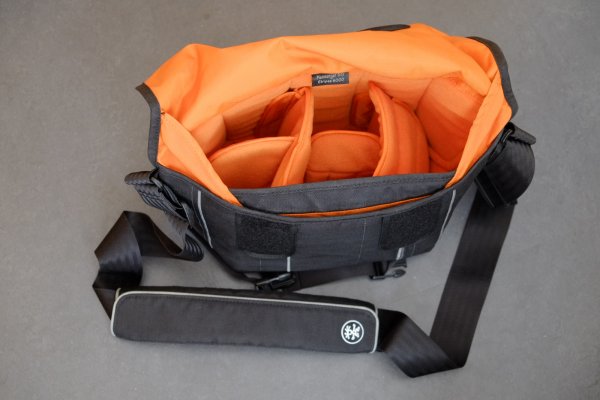 Crumpler_Messenger_6000.jpg